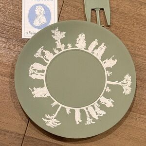 Vintage Wedgwood Green Jasperware Decorative Plate with Original Box Stand